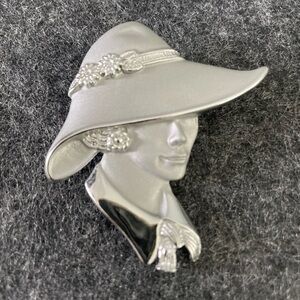 Vintage Silver Brooch with Elegant Hat Design